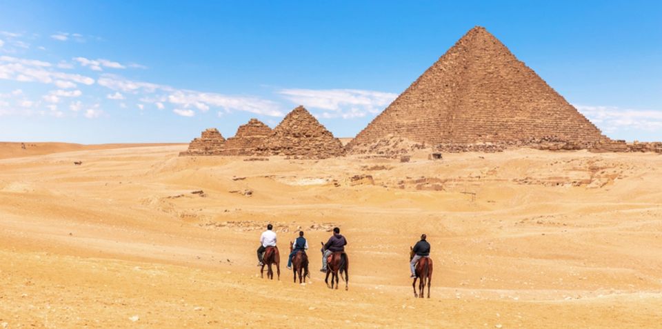 Giza: Tour a cavallo arabo intorno alle piramidi di Giza