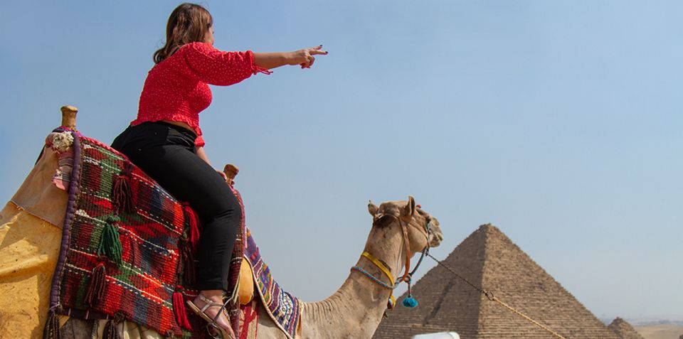 Tour Guidato al Tramonto in Cammello alle Grandi Piramidi di Giza